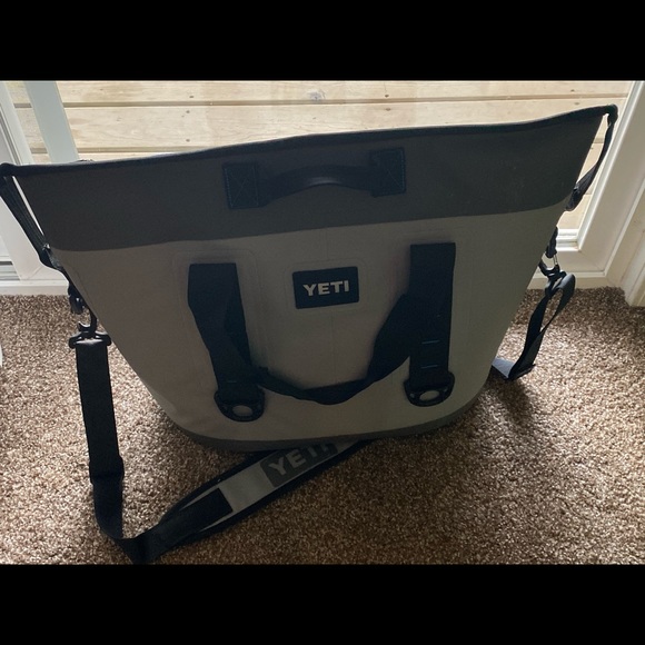 Yeti hopper two 30 cooler - Picture 2 of 3